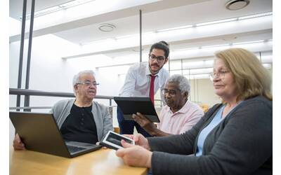 Immagine: Giovani anziani computer