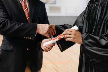Premio DOMINA per Tesi di Laurea sul Lavoro Domestico e la Cura alla Persona