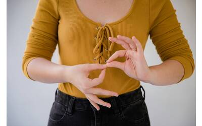 Immagine: lingua dei segni