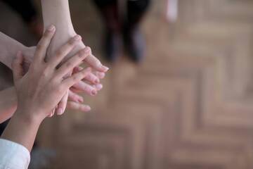 Immagine: mani