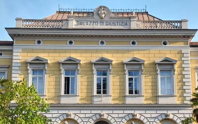 Immagine: Palazzo_di_Giustizia_Rovereto_d0