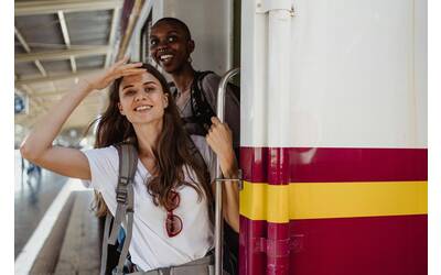 Immagine: ragazza treno