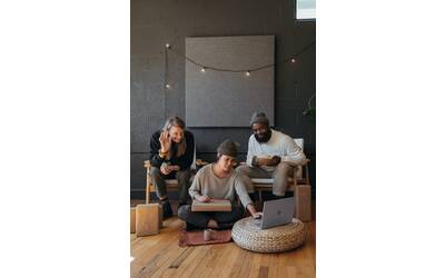 Immagine: surface-XdWkFaHI97c-unsplash